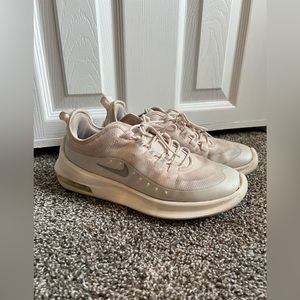 Women’s 7.5 Light Pink Nike Air Max